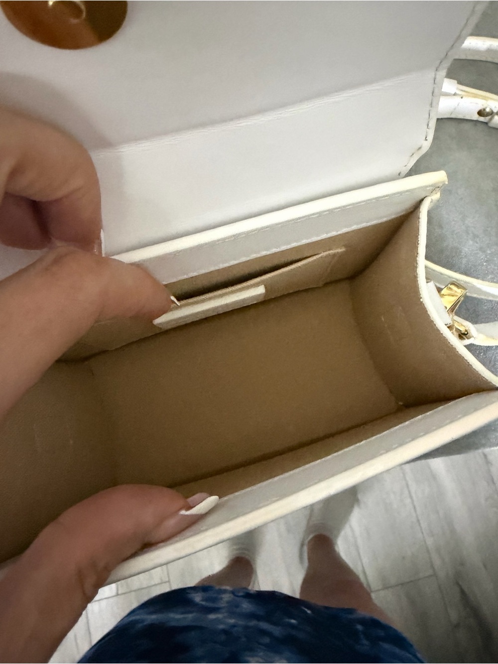 Jacquemus White Mini Le Chiquito Top-Handle Bag with Gold Logo - Picture 4 of 6